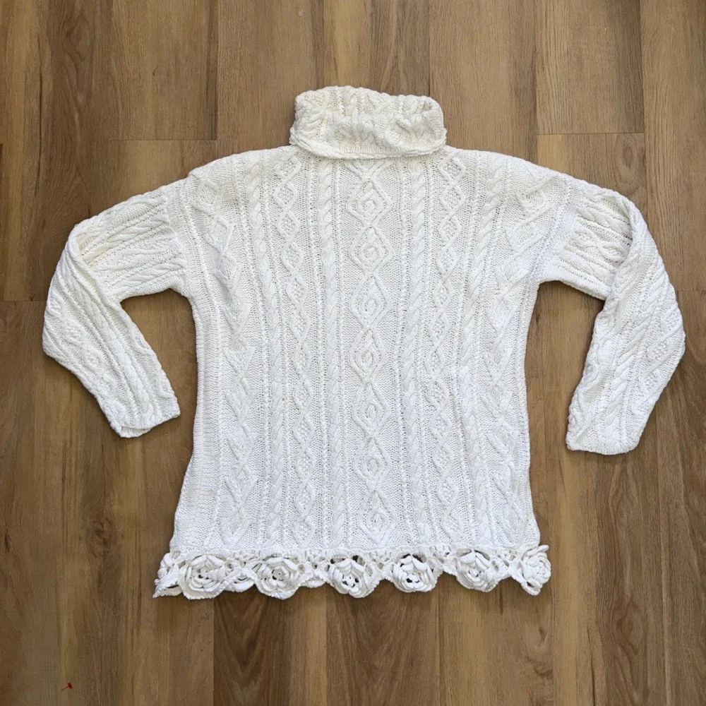 Vintage Yarnworks Handknit Cable Knit Turtleneck Sweater Cream Floral Trim Large